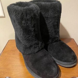 UGG Authenic black Sherpa boots.. I excellent condition